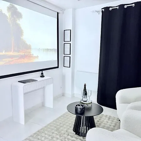 Dalikyda La Tentation Jacuzzi Cinéma élégant Apartman *