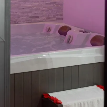 Dalikyda La Tentation Jacuzzi Cinema Elegant アパート *