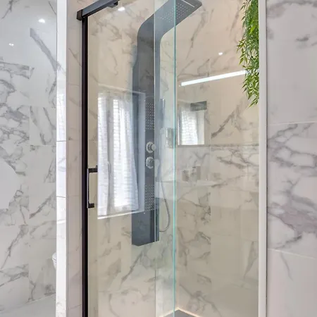 Dalikyda La Tentation Jacuzzi Cinema Elegant アパート *
